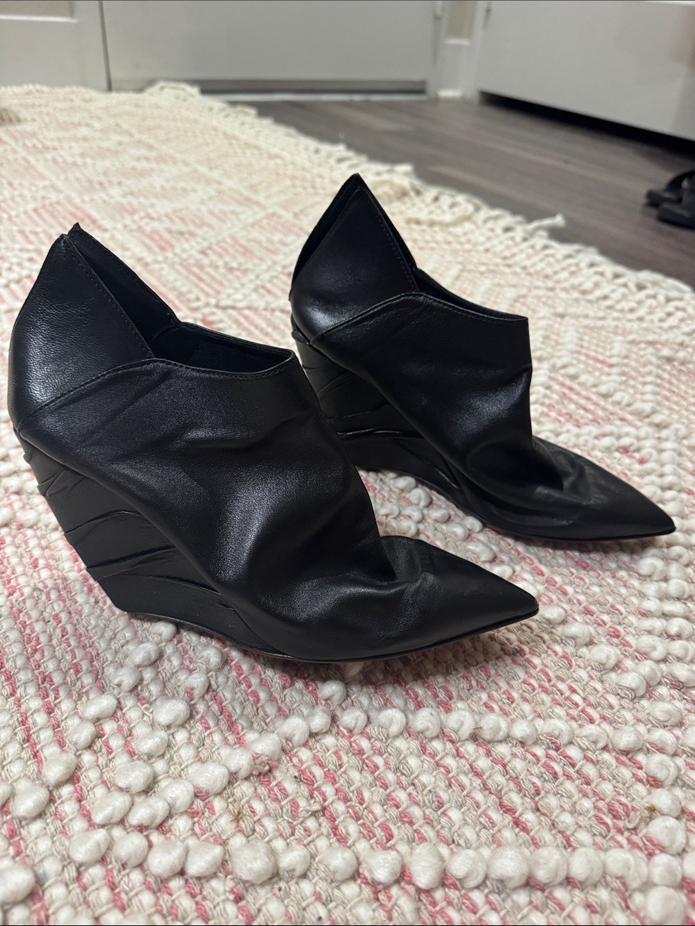 Dusica Dusica Sleek Black Pointed Wedge Booties